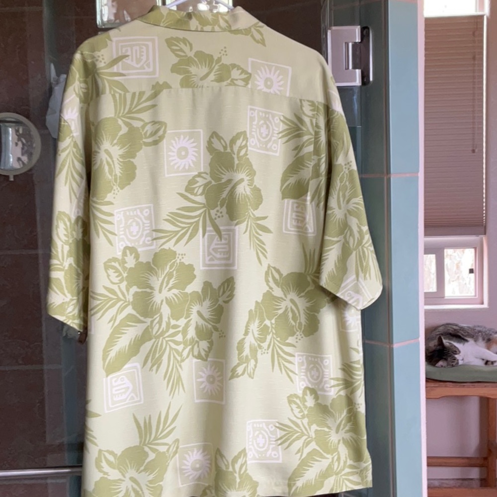 Tommy Bahama Mens Silk Hawaiian Shirt - Picture 2 of 4